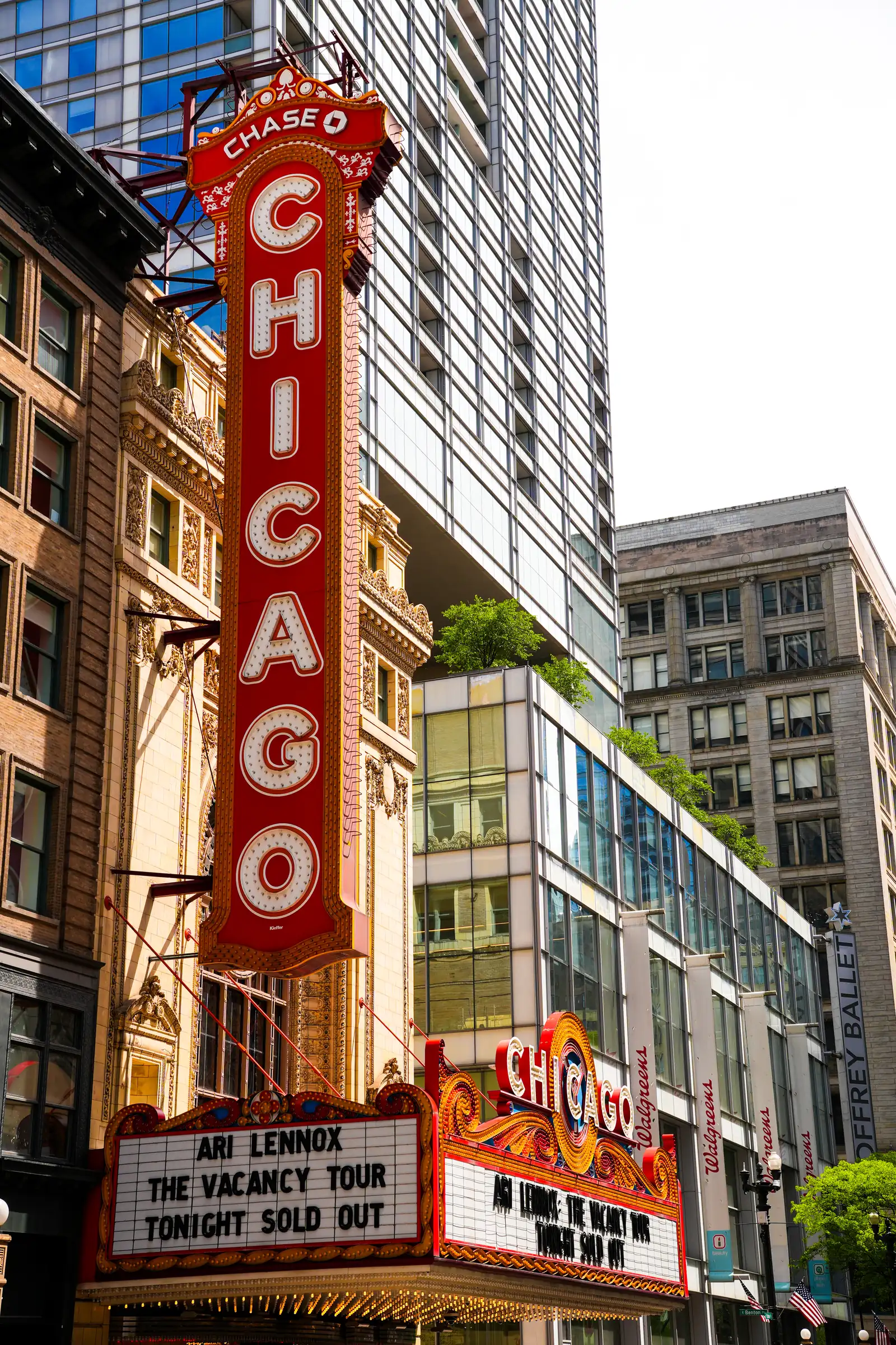 The azure atmosphere of Chicago, a artistique shot.