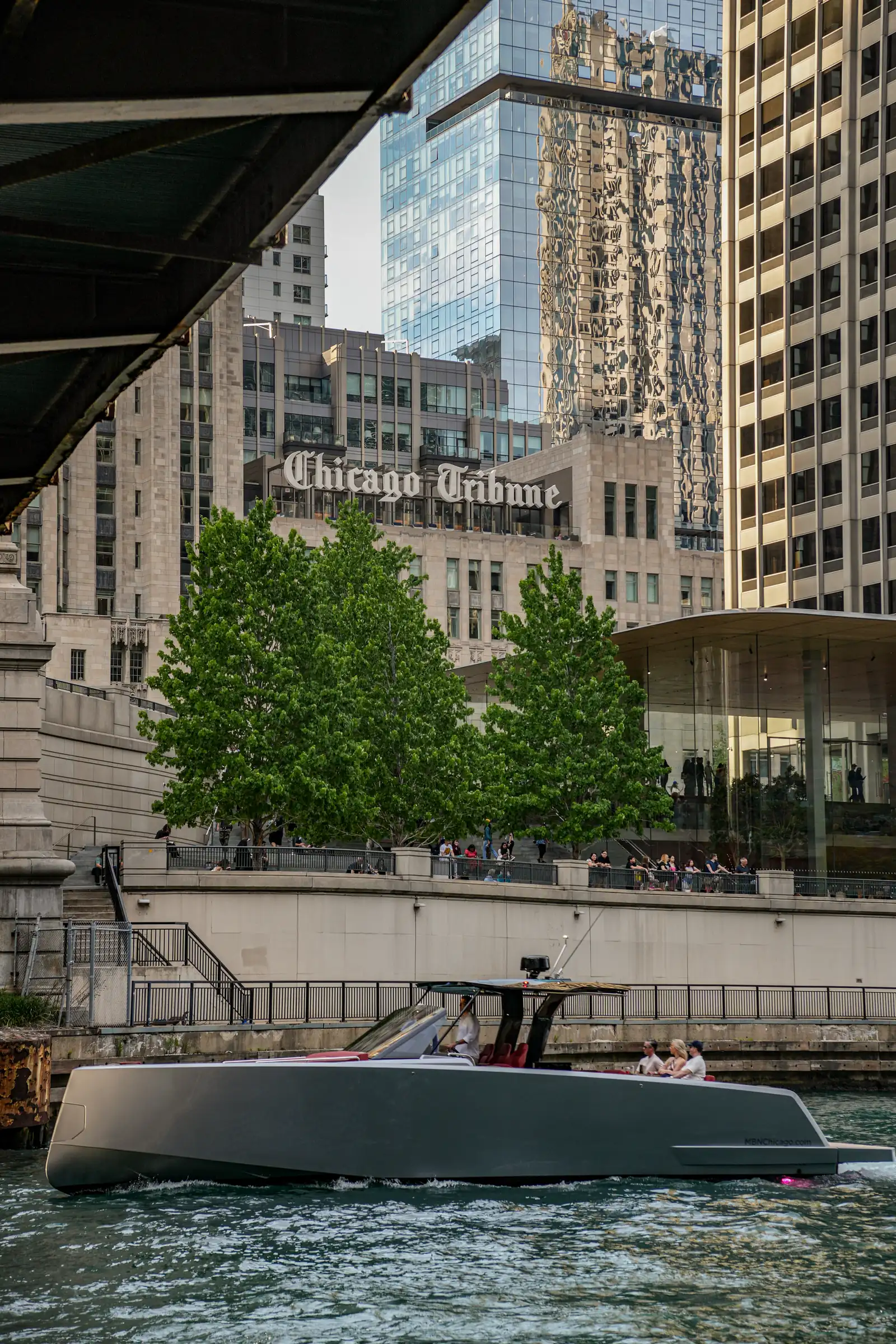 Capturing the maritime essence of Chicago. Photo by Romain Charretteur.