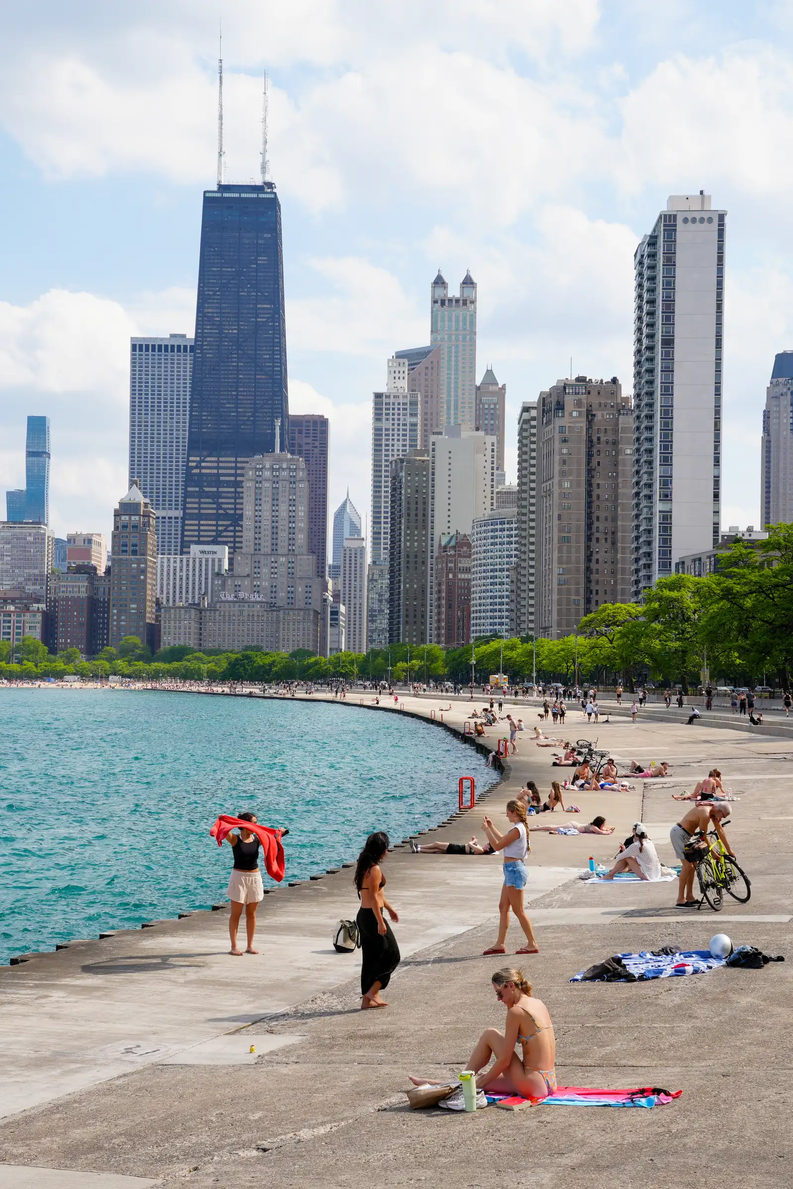 Capturing the aquatic essence of Chicago. Photo by Romain Charretteur.