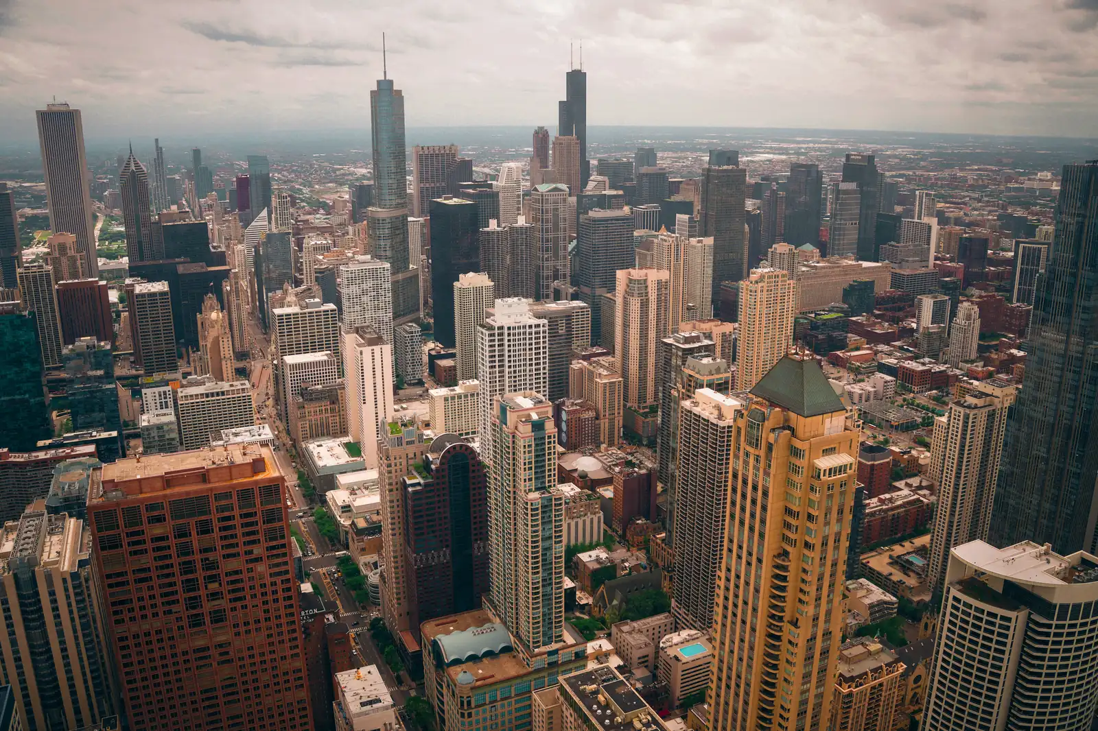 Capturing the maritime essence of Chicago. Photo by Romain Charretteur.